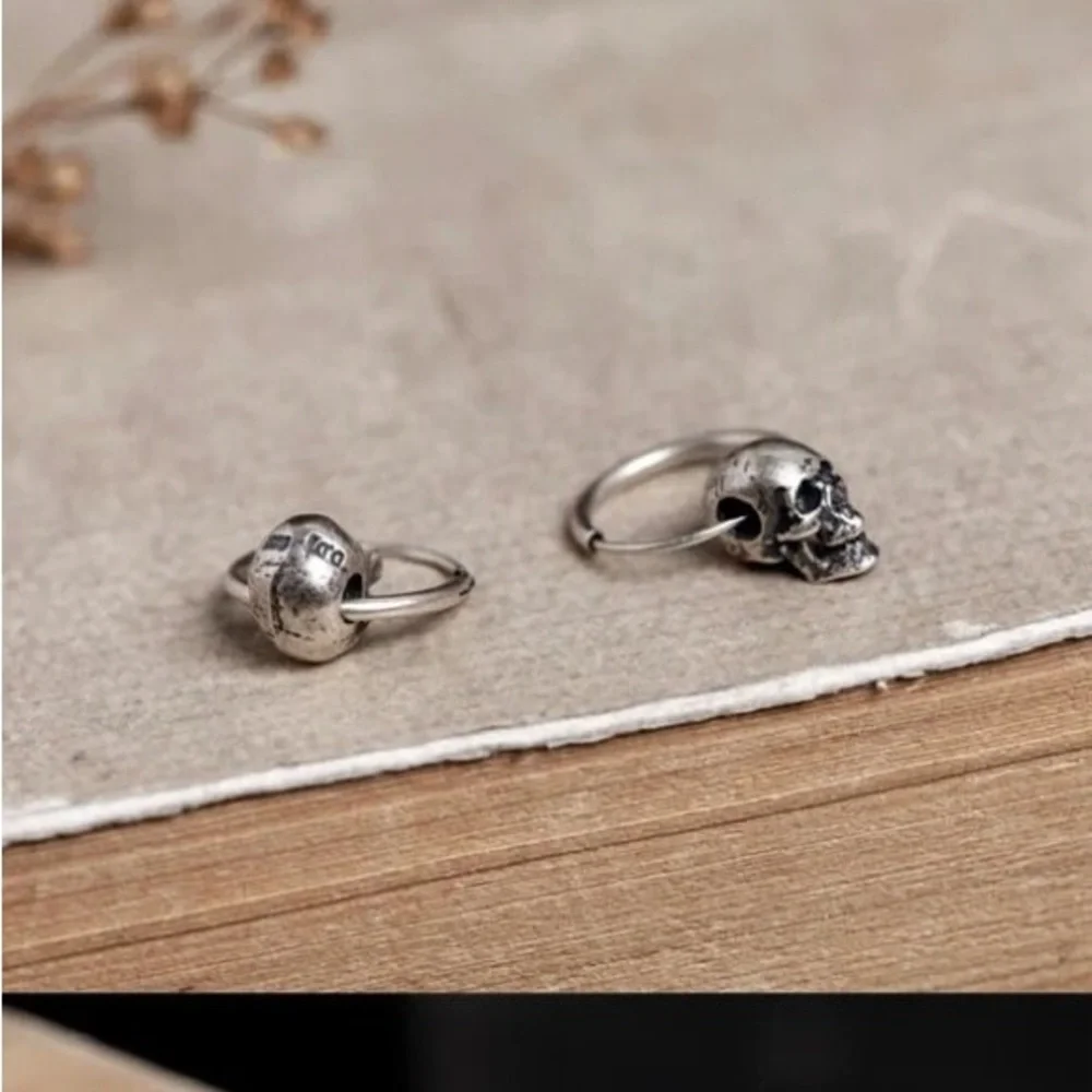Single accent skull ear nail hip hop punk men's earrings S925 silver earrings